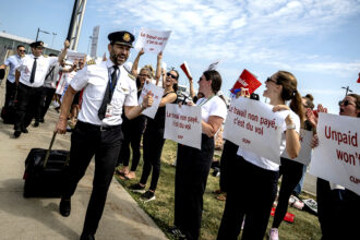 Air Canada reaches tentative deal with flight attendants, to resume operations