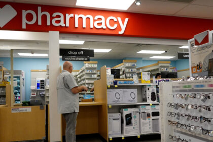 CVS, Walgreens pull back COVID vaccines in more than a dozen states following new guidelines