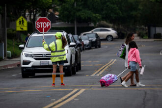 Families flock to top-rated school districts at a price, Realtor.com says