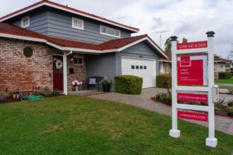 Mortgage rates tumble, marking largest weekly drop in a year