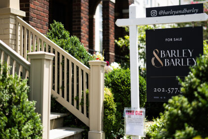 Mortgage rates fall again, refinances jump to highest level since 2022