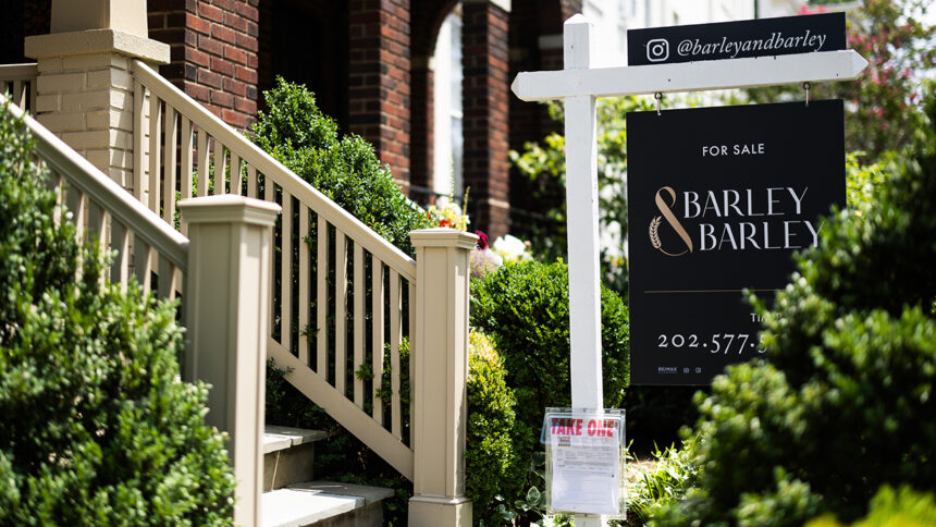 Mortgage rates fall again, refinances jump to highest level since 2022