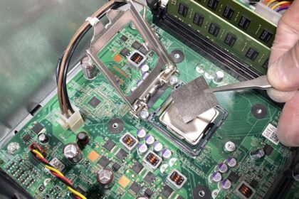 SHT Smart High-Tech: How the Company Maintains Growth Amid High Expenses and Limited Resources