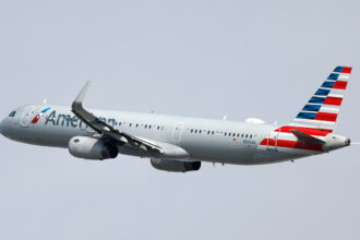 American Airlines jet returns to LAX after passengers report sickening fumes