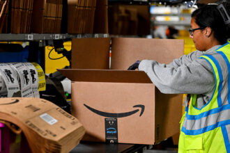 Amazon hiring 250,000 workers for upcoming holiday season