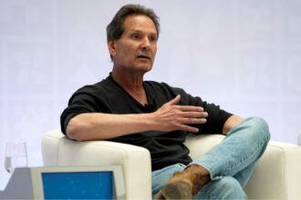 Verizon names former PayPal boss Dan Schulman as CEO