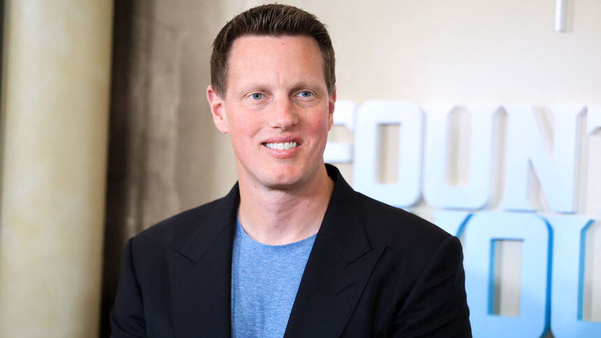 Paramount slashes roughly 1,000 jobs, with another 1,000 coming soon, to address post-merger ‘redundancies’ 1 Paramount slashes roughly 1,000 jobs, with another 1,000 coming soon, to address post-merger ‘redundancies’