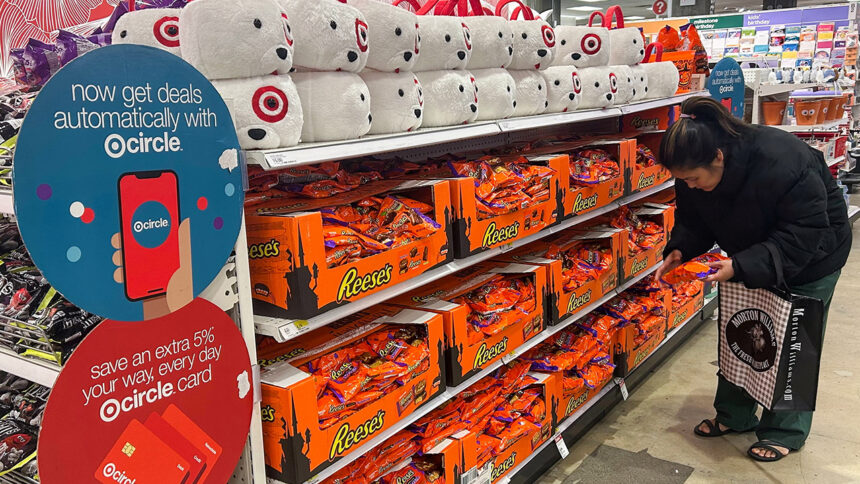US retailers lowering prices on Hershey's candy ahead of Halloween: report 1 US retailers lowering prices on Hershey's candy ahead of Halloween: report