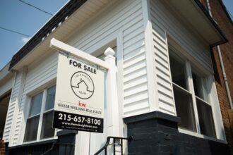 Mortgage rates fall for fourth consecutive week, lowest level in over a year 15 Mortgage rates fall for fourth consecutive week, lowest level in over a year