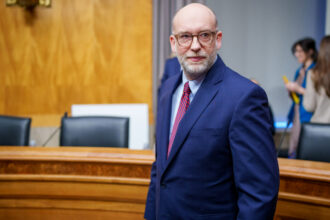 Trump official says federal job cuts will top 10K during shutdown as judge puts firings on hold 21 Trump official says federal job cuts will top 10K during shutdown as judge puts firings on hold