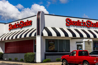 Steak 'n Shake announces installations of 'tallest and biggest' American flags at restaurants nationwide