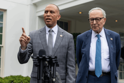 US economy may lose up to $14 billion due to government shutdown standoff, CBO warns