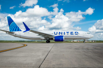 United Airlines flight diverts after windshield cracks at 36,000 feet